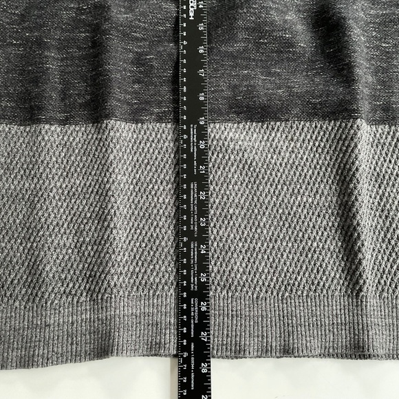 Calvin Klein Jeans Men's Colorblock Pullover Sz L Gray Crew Neck Knit Sweater - Picture 4 of 10